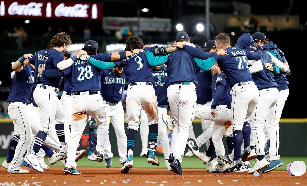 Seattle Mariners End Year Playoff Drought On Cal Raleigh S Walk Off